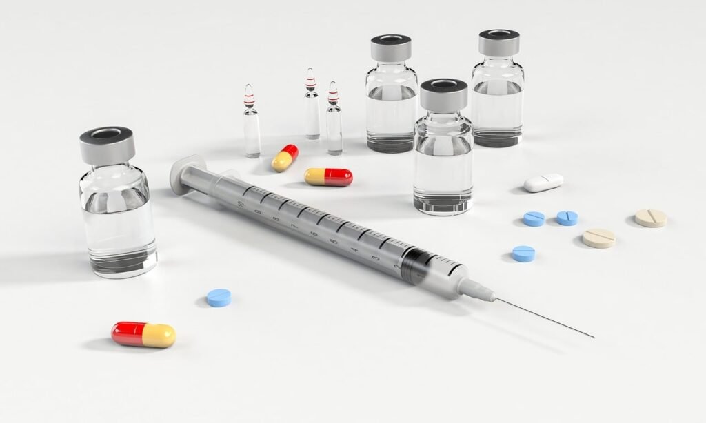 Mounjaro (tirzepatide) and Ozempic (semaglutide) - What's the difference? 2 syringe, pill, capsule